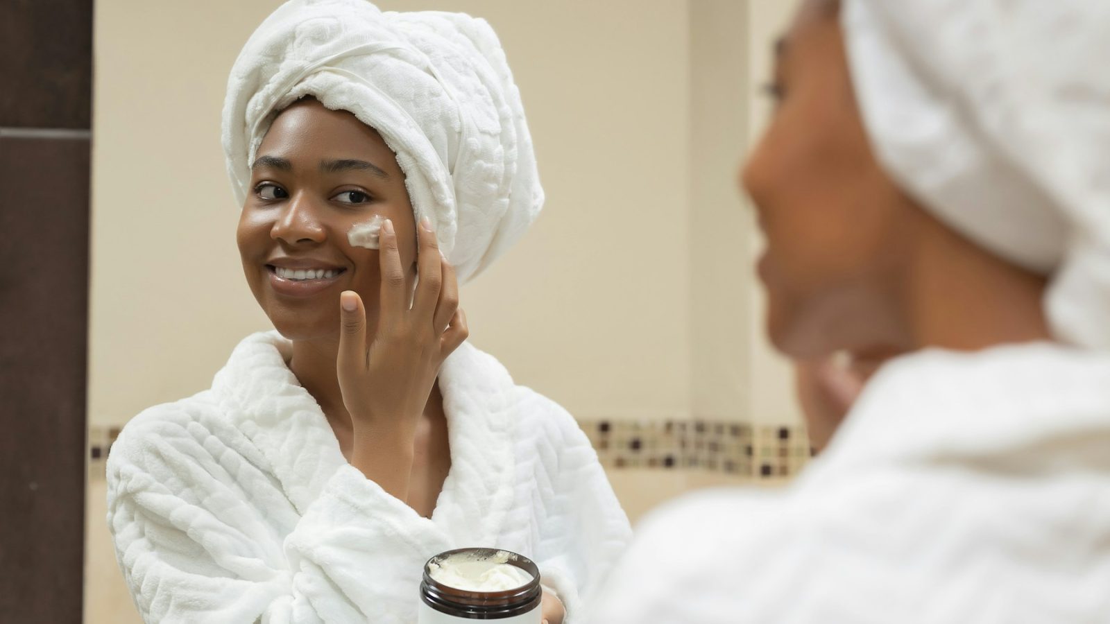 Routine soin du visage : l&rsquo;ordre des gestes, matin et soir
